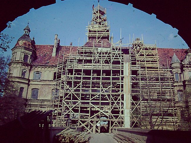 1967 - Güstrow - Schloss mit Baugerüst
