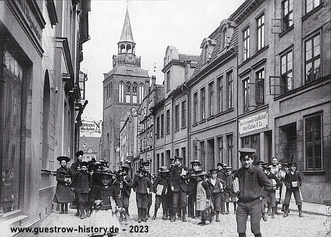 1905 - Güstrow - Domstrasse