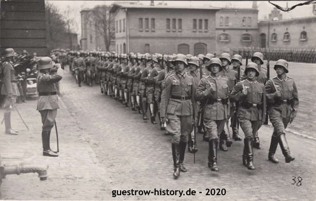 1934 - Güstrow - Aufmarsch im Hof der Kaserne 1