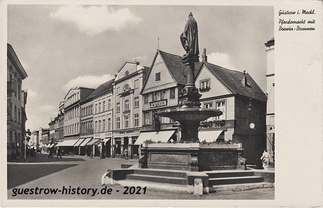 1935 - Güstrow - Pferdemarkt mit Borwin-Brunnen