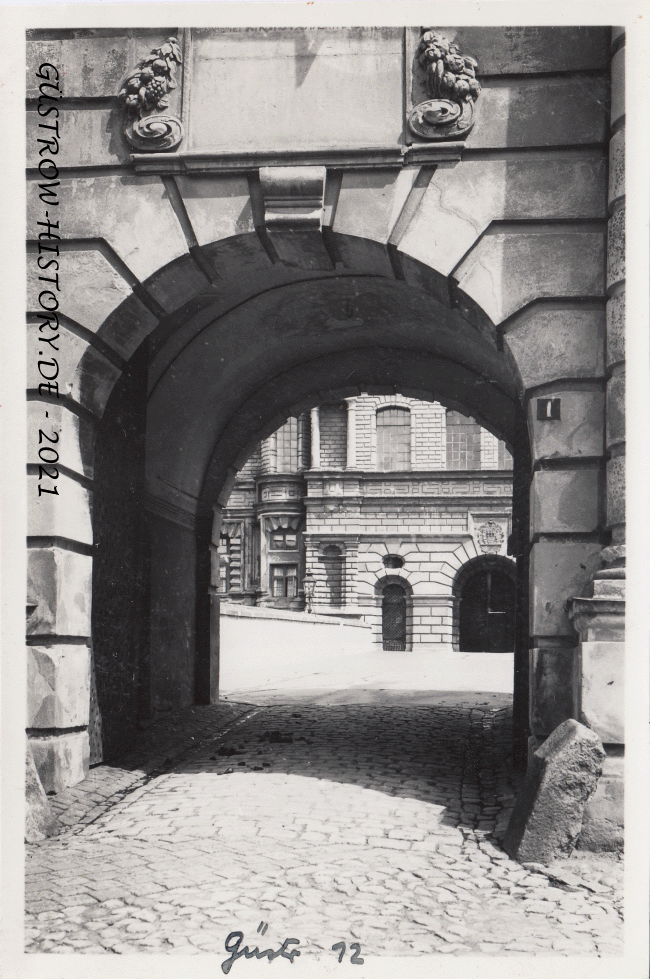 1943 - Güstrow - Schlossportal