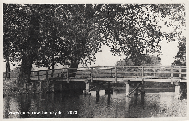1950 - Güstrow - Rote Brücke an der Nebel