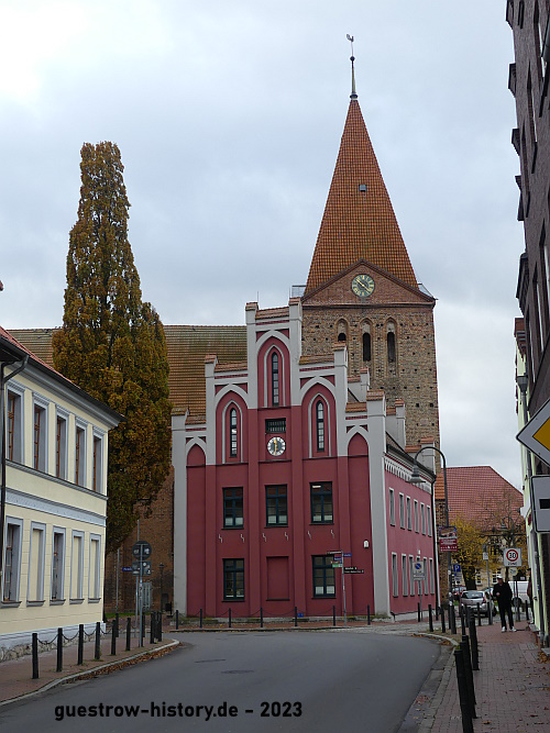 2023 - Schwaan - Rathaus und KIrche