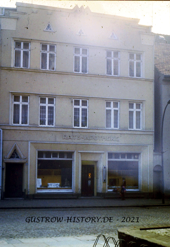 1980 - Güstrow - Markt - Ratsapotheke