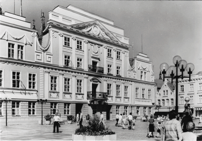 1981 - Güstrow - Blick zum Rathaus